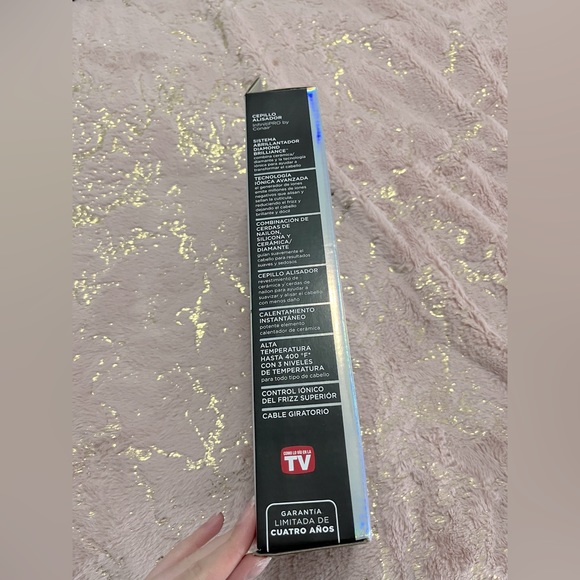 CONAIR Diamond-Infused Ceramic Smoothing Hot Brush - Picture 2 of 4